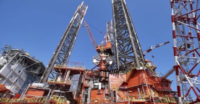 Dwa rosyjskie myśliwce wykonały niski przelot nad platformą Petrobalticu